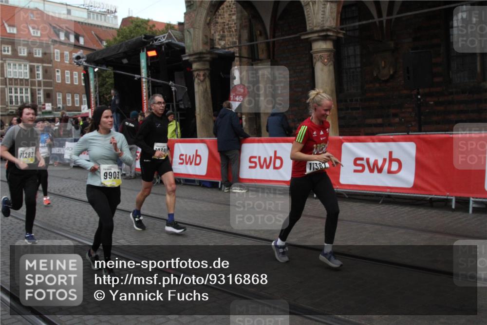 05.10.2025 - 20. swb-Marathon Bremen Yannick Fuchs http://msf.ph/oto/9316868 05.10.2025 10:52:38 Ziel 8888, 9439, 9903, 10388, 10548, 11283, 11387, 11413 meine-sportfotos.de