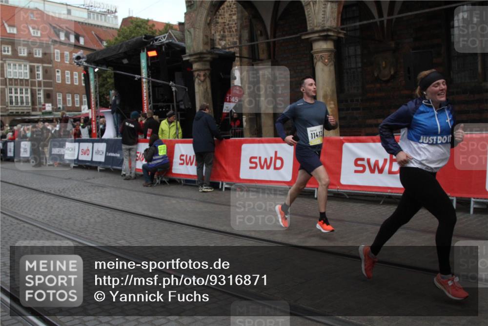 05.10.2025 - 20. swb-Marathon Bremen Yannick Fuchs http://msf.ph/oto/9316871 05.10.2025 10:52:40 Ziel 8888, 9209, 9439, 10548, 11413 meine-sportfotos.de