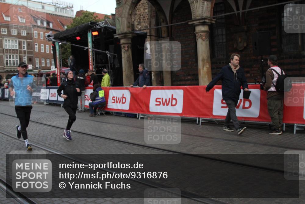 05.10.2025 - 20. swb-Marathon Bremen Yannick Fuchs http://msf.ph/oto/9316876 05.10.2025 10:52:49 Ziel 9214, 9581, 10833, 11012, 11382, 11417, 11587 meine-sportfotos.de