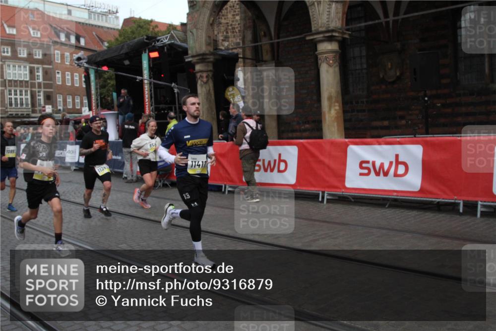 05.10.2025 - 20. swb-Marathon Bremen Yannick Fuchs http://msf.ph/oto/9316879 05.10.2025 10:52:53 Ziel 9214, 9284, 9501, 9581, 9830, 9985, 10308, 10309, 10514, 10997, 11012, 11382, 11417 meine-sportfotos.de