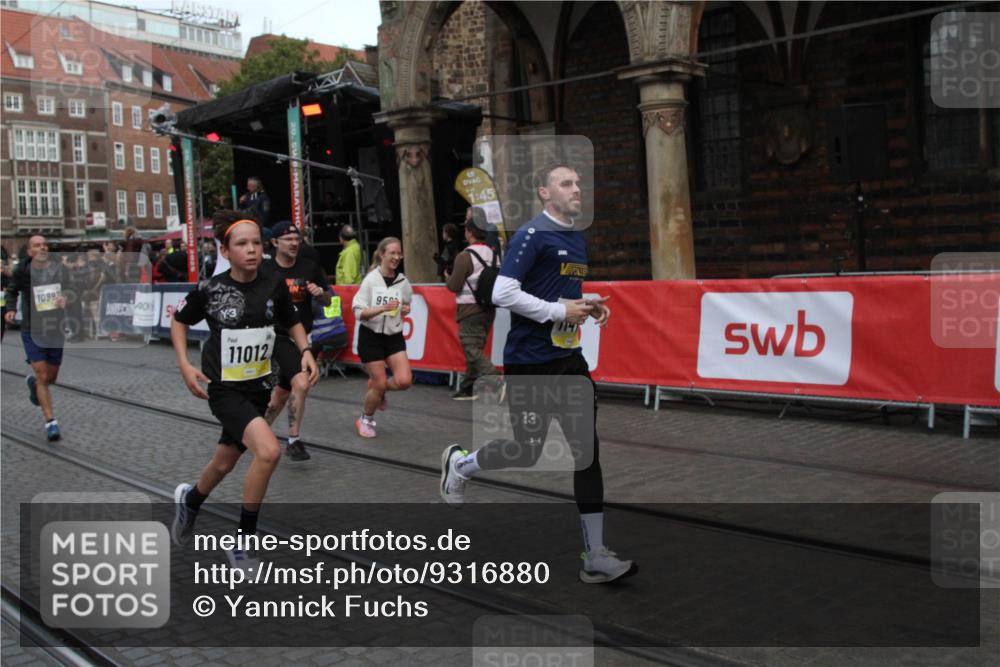 05.10.2025 - 20. swb-Marathon Bremen Yannick Fuchs http://msf.ph/oto/9316880 05.10.2025 10:52:53 Ziel 9214, 9284, 9501, 9581, 9830, 9985, 10308, 10309, 10514, 10997, 11012, 11382, 11417 meine-sportfotos.de