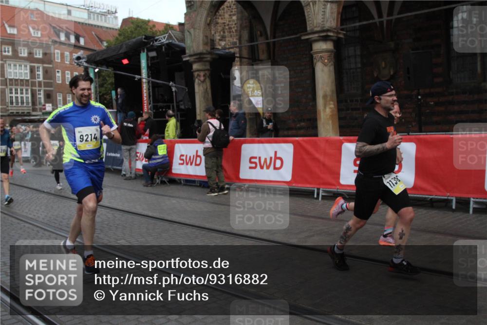 05.10.2025 - 20. swb-Marathon Bremen Yannick Fuchs http://msf.ph/oto/9316882 05.10.2025 10:52:54 Ziel 9214, 9284, 9501, 9581, 9830, 9985, 10308, 10309, 10514, 10997, 11382, 11417 meine-sportfotos.de