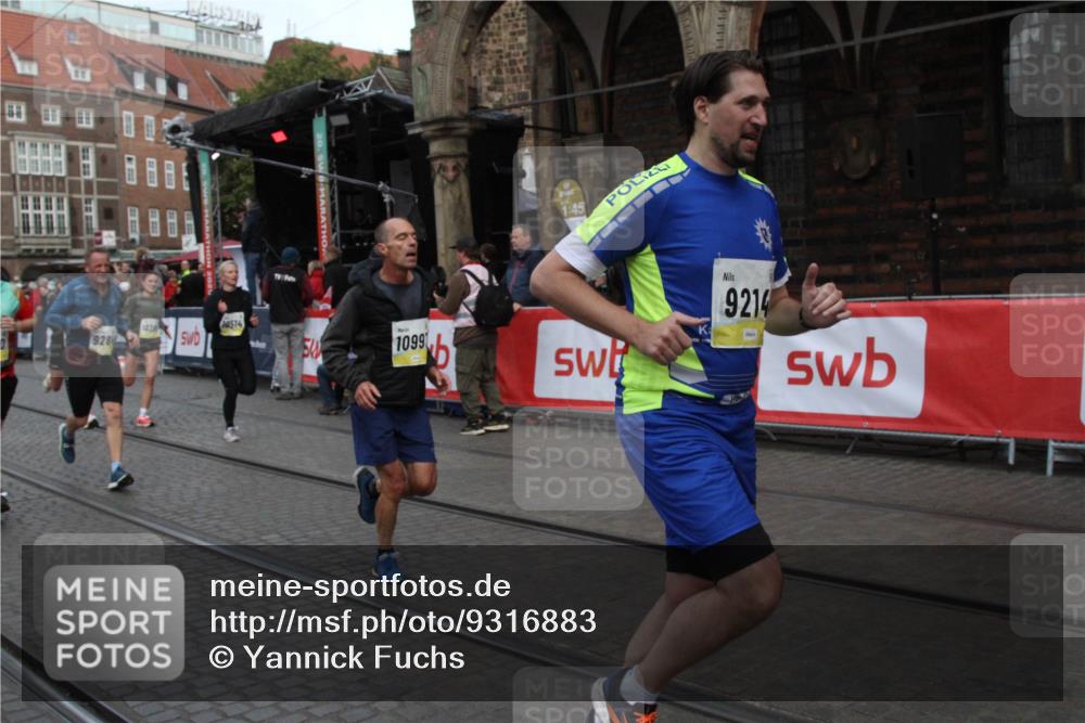 05.10.2025 - 20. swb-Marathon Bremen Yannick Fuchs http://msf.ph/oto/9316883 05.10.2025 10:52:55 Ziel 9214, 9284, 9501, 9830, 9985, 10308, 10309, 10514, 10997 meine-sportfotos.de