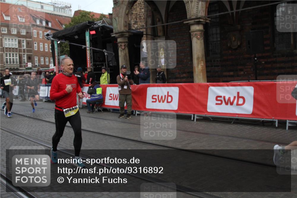 05.10.2025 - 20. swb-Marathon Bremen Yannick Fuchs http://msf.ph/oto/9316892 05.10.2025 10:53:07 Ziel 9650, 10064, 10128, 10539, 11259, 11398, 11411, 11450 meine-sportfotos.de