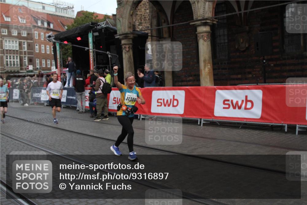 05.10.2025 - 20. swb-Marathon Bremen Yannick Fuchs http://msf.ph/oto/9316897 05.10.2025 10:53:13 Ziel 9449, 9703, 9834, 10128, 10242, 10349, 10460, 10466, 11300 meine-sportfotos.de