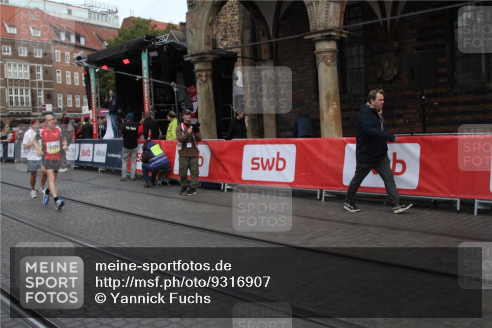 05.10.2025 - 20. swb-Marathon Bremen Yannick Fuchs http://msf.ph/oto/9316907 05.10.2025 10:53:21 Ziel 9539, 9956, 10317, 10806, 10993, 11175, 11510 meine-sportfotos.de