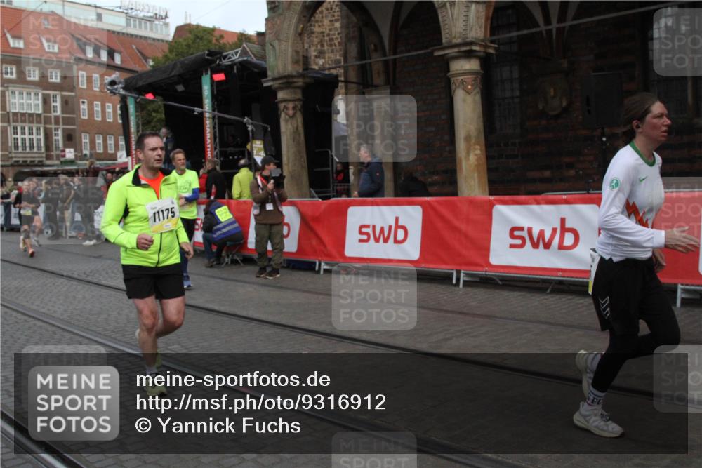 05.10.2025 - 20. swb-Marathon Bremen Yannick Fuchs http://msf.ph/oto/9316912 05.10.2025 10:53:24 Ziel 7193, 7251, 9263, 9539, 9717, 10057, 10317, 10993, 11174, 11175 meine-sportfotos.de