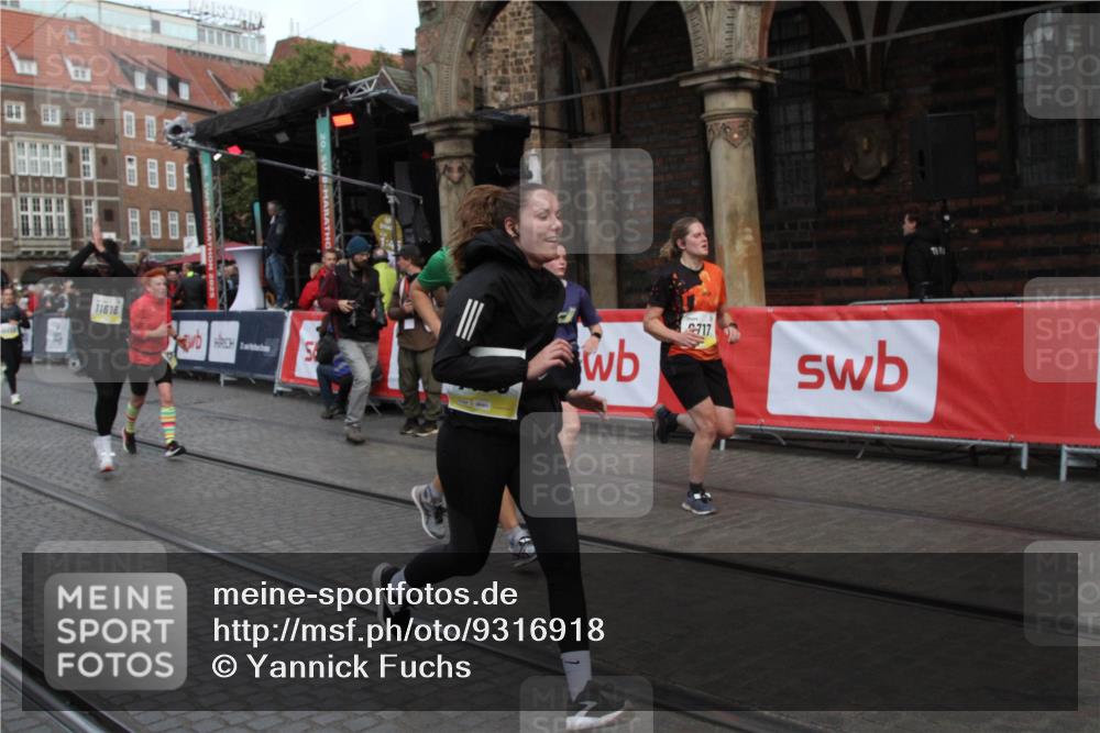 05.10.2025 - 20. swb-Marathon Bremen Yannick Fuchs http://msf.ph/oto/9316918 05.10.2025 10:53:29 Ziel 7193, 7251, 9717, 9868, 9957, 10057, 10302, 10335, 10369, 10468, 10655, 10934, 11174, 11545, 11616, 11716 meine-sportfotos.de