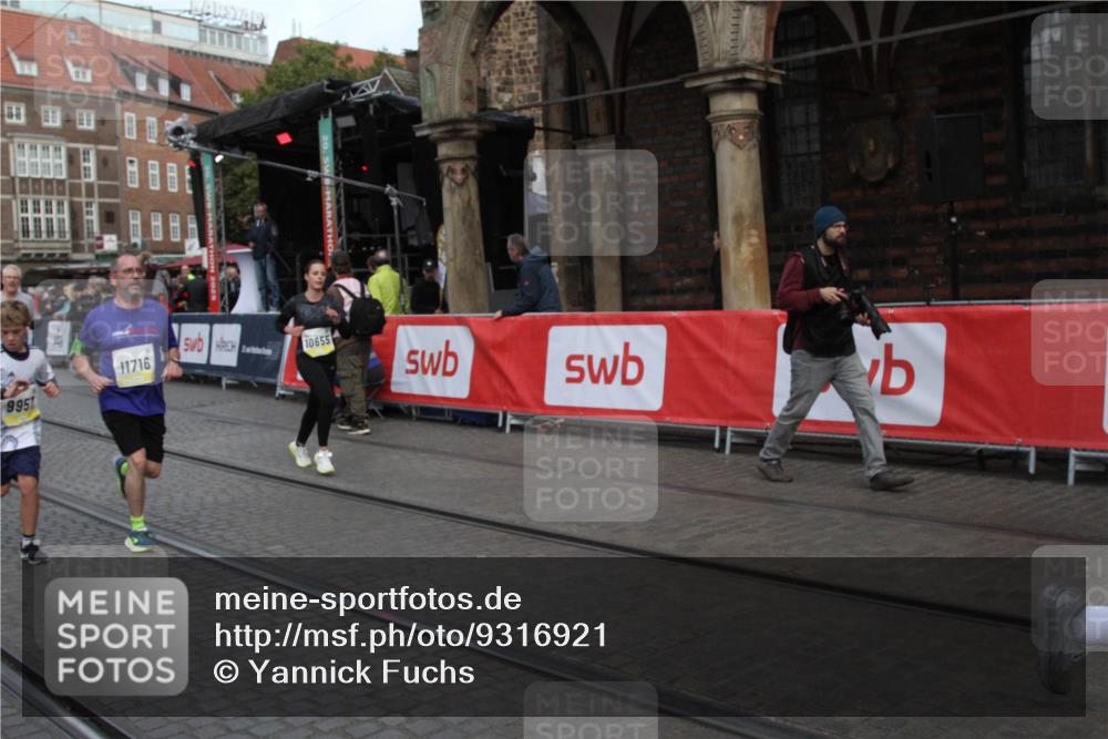05.10.2025 - 20. swb-Marathon Bremen Yannick Fuchs http://msf.ph/oto/9316921 05.10.2025 10:53:32 Ziel 9957, 10302, 10335, 10369, 10468, 10655, 10934, 11545, 11616, 11716 meine-sportfotos.de