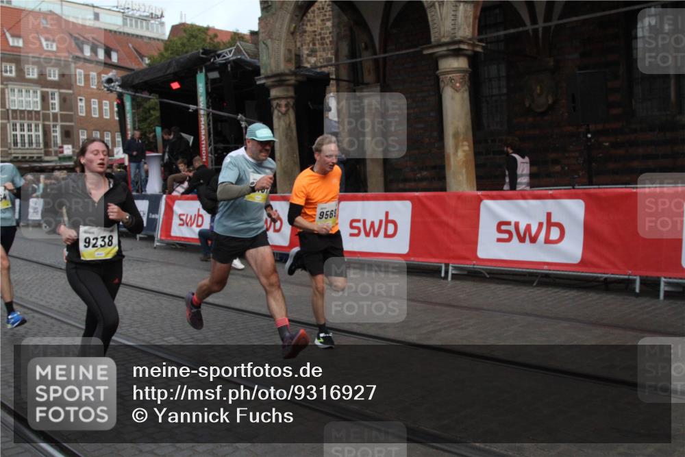 05.10.2025 - 20. swb-Marathon Bremen Yannick Fuchs http://msf.ph/oto/9316927 05.10.2025 10:53:40 Ziel 9238, 9461, 9464, 9569, 10310, 10642, 10925, 11046, 11246 meine-sportfotos.de