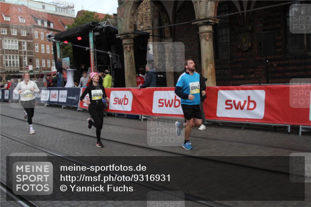 05.10.2025 - 20. swb-Marathon Bremen Yannick Fuchs http://msf.ph/oto/9316931 05.10.2025 10:53:44 Ziel 10020, 10642, 10925, 11046 meine-sportfotos.de