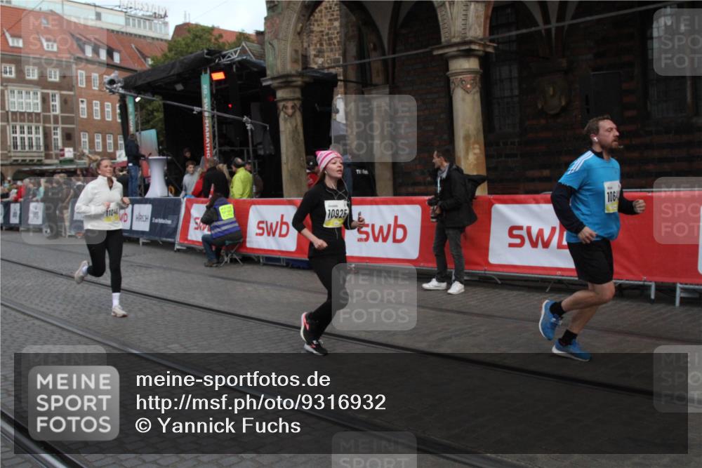 05.10.2025 - 20. swb-Marathon Bremen Yannick Fuchs http://msf.ph/oto/9316932 05.10.2025 10:53:44 Ziel 10020, 10642, 10925, 11046 meine-sportfotos.de