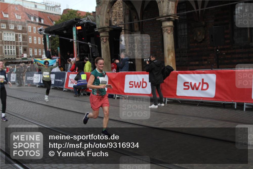 05.10.2025 - 20. swb-Marathon Bremen Yannick Fuchs http://msf.ph/oto/9316934 05.10.2025 10:53:49 Ziel 9494, 9934, 10020, 10416, 10906, 10966, 11141, 11383 meine-sportfotos.de