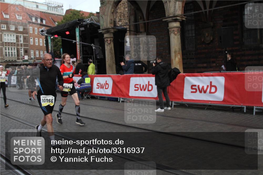 05.10.2025 - 20. swb-Marathon Bremen Yannick Fuchs http://msf.ph/oto/9316937 05.10.2025 10:53:51 Ziel 9494, 9934, 10416, 10906, 10966, 11141, 11383 meine-sportfotos.de