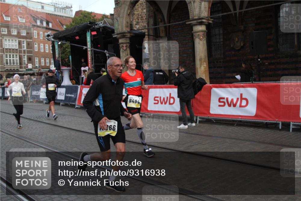 05.10.2025 - 20. swb-Marathon Bremen Yannick Fuchs http://msf.ph/oto/9316938 05.10.2025 10:53:52 Ziel 9494, 10416, 10696, 10966, 11141, 11383, 11445 meine-sportfotos.de