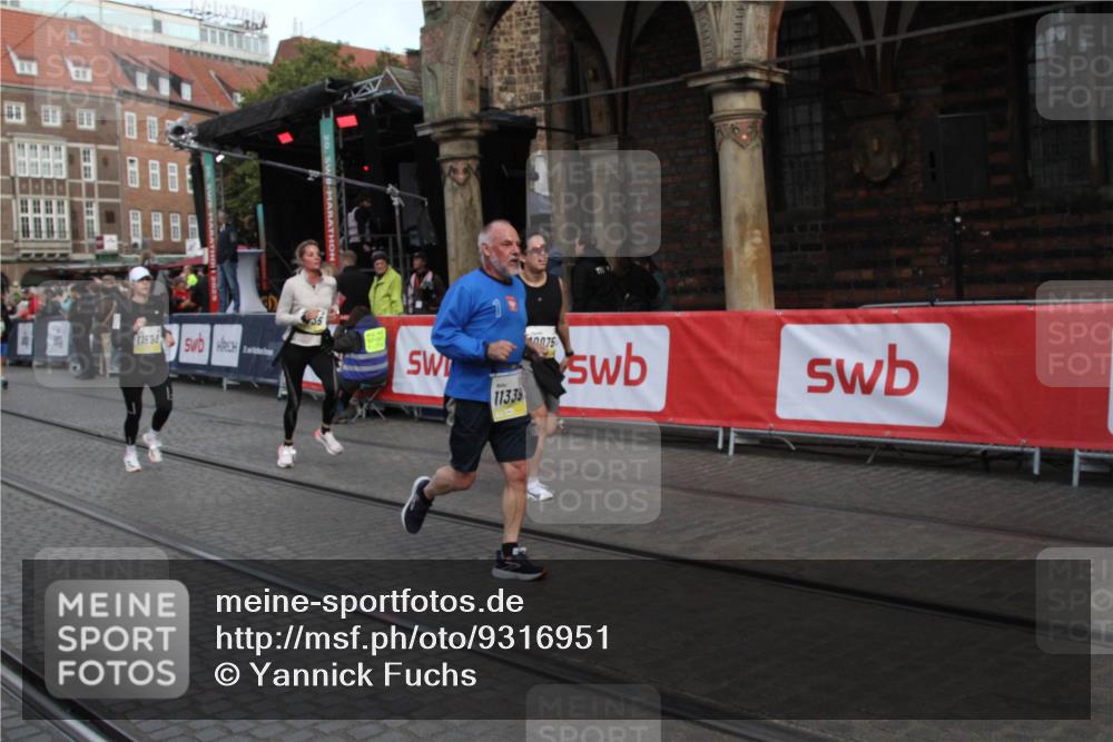 05.10.2025 - 20. swb-Marathon Bremen Yannick Fuchs http://msf.ph/oto/9316951 05.10.2025 10:54:07 Ziel 9520, 9807, 9835, 10019, 10075, 10631, 10662, 11303, 11339, 11432, 11593 meine-sportfotos.de