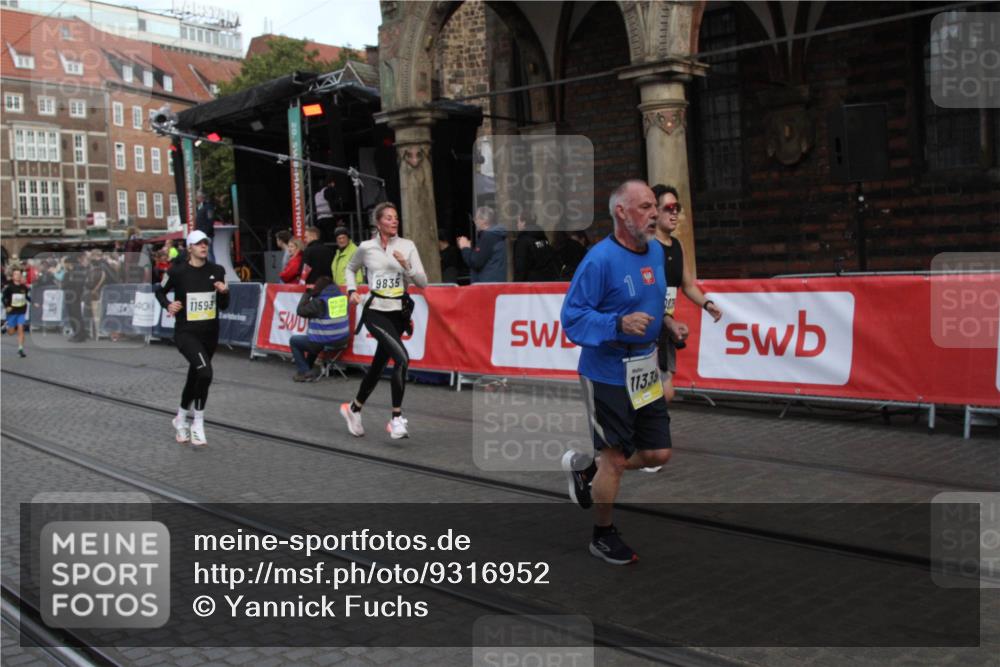 05.10.2025 - 20. swb-Marathon Bremen Yannick Fuchs http://msf.ph/oto/9316952 05.10.2025 10:54:07 Ziel 9520, 9807, 9835, 10019, 10075, 10631, 10662, 11303, 11339, 11432, 11593 meine-sportfotos.de