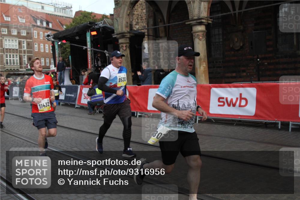 05.10.2025 - 20. swb-Marathon Bremen Yannick Fuchs http://msf.ph/oto/9316956 05.10.2025 10:54:10 Ziel 9520, 9807, 10019, 10631, 10662, 11151, 11303, 11347, 11432 meine-sportfotos.de