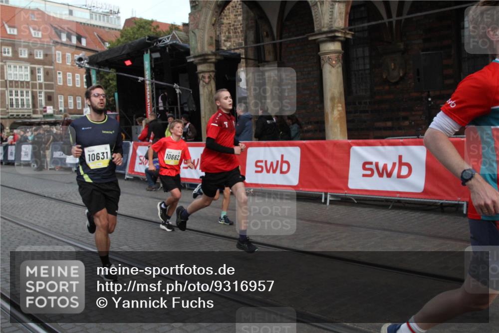 05.10.2025 - 20. swb-Marathon Bremen Yannick Fuchs http://msf.ph/oto/9316957 05.10.2025 10:54:11 Ziel 10019, 10631, 10662, 11151, 11303, 11347, 11432 meine-sportfotos.de