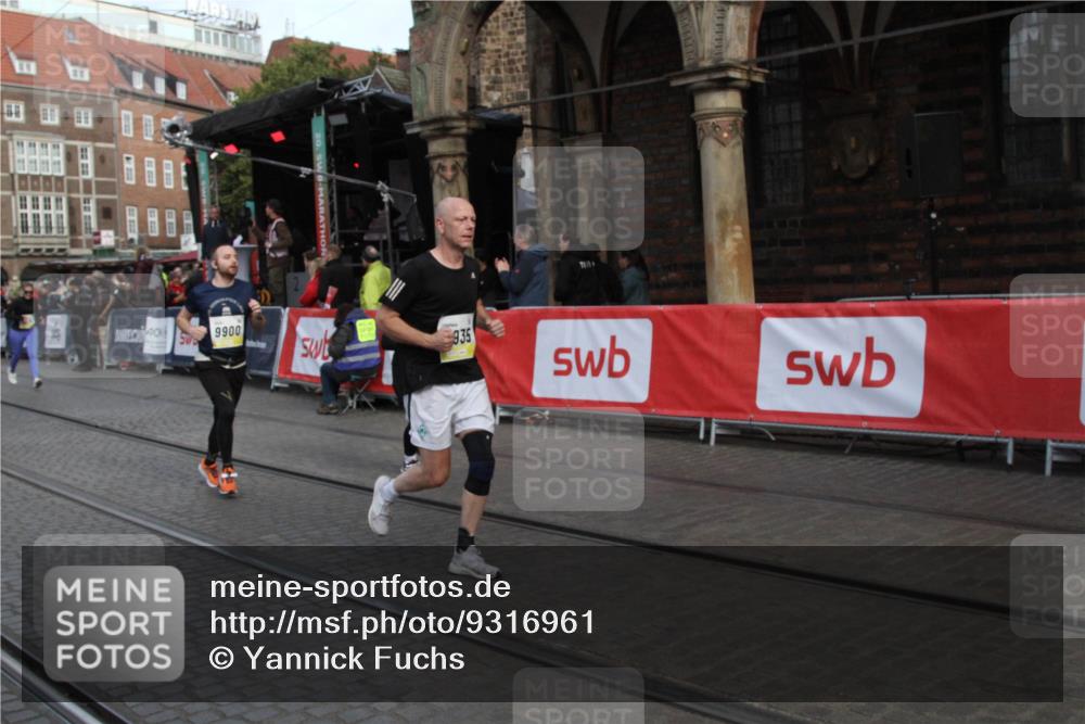 05.10.2025 - 20. swb-Marathon Bremen Yannick Fuchs http://msf.ph/oto/9316961 05.10.2025 10:54:17 Ziel 9402, 9574, 9900, 9935, 10234, 10533, 11203, 11449 meine-sportfotos.de