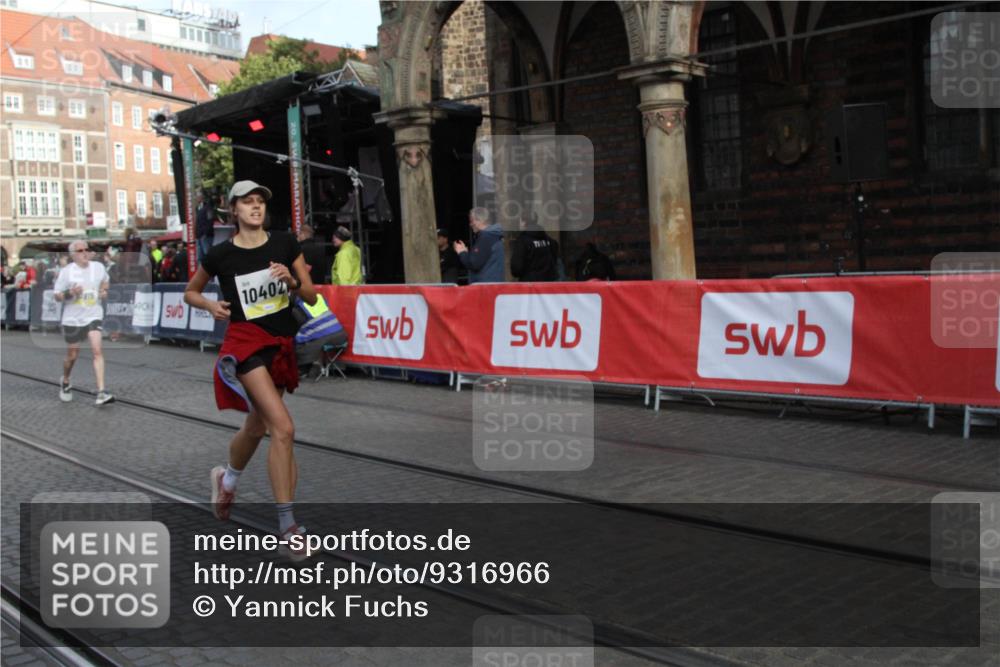 05.10.2025 - 20. swb-Marathon Bremen Yannick Fuchs http://msf.ph/oto/9316966 05.10.2025 10:54:24 Ziel 9407, 10402, 10915, 11040 meine-sportfotos.de