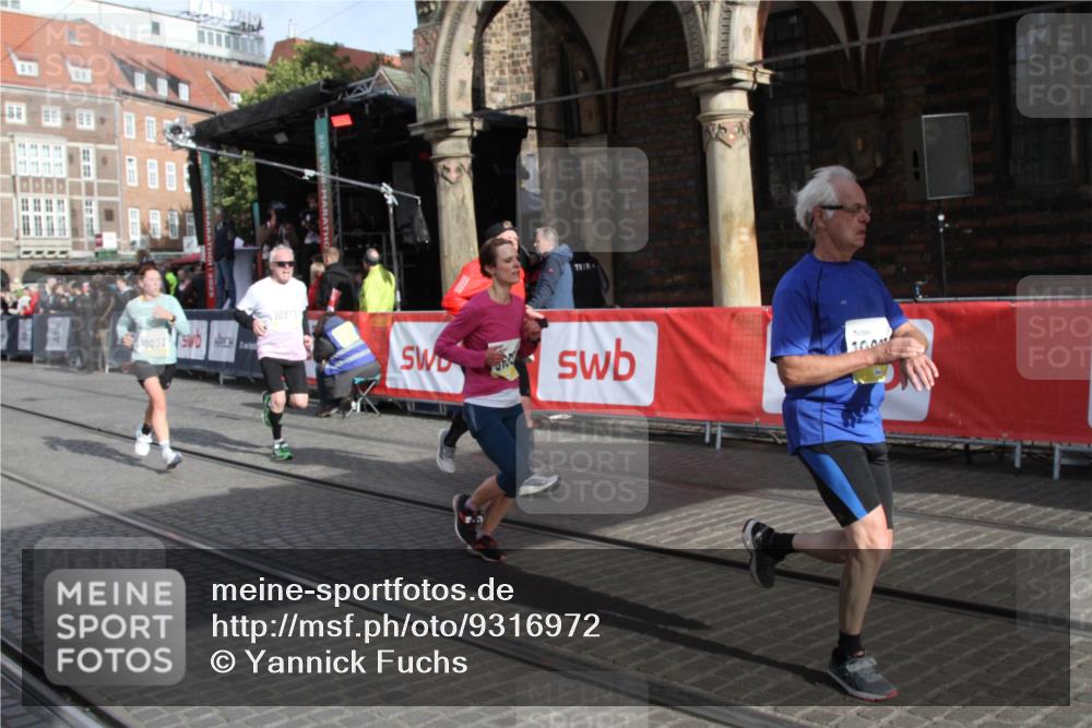 05.10.2025 - 20. swb-Marathon Bremen Yannick Fuchs http://msf.ph/oto/9316972 05.10.2025 10:54:33 Ziel 9392, 9633, 10032, 10097, 10178, 10810, 11045, 11089 meine-sportfotos.de