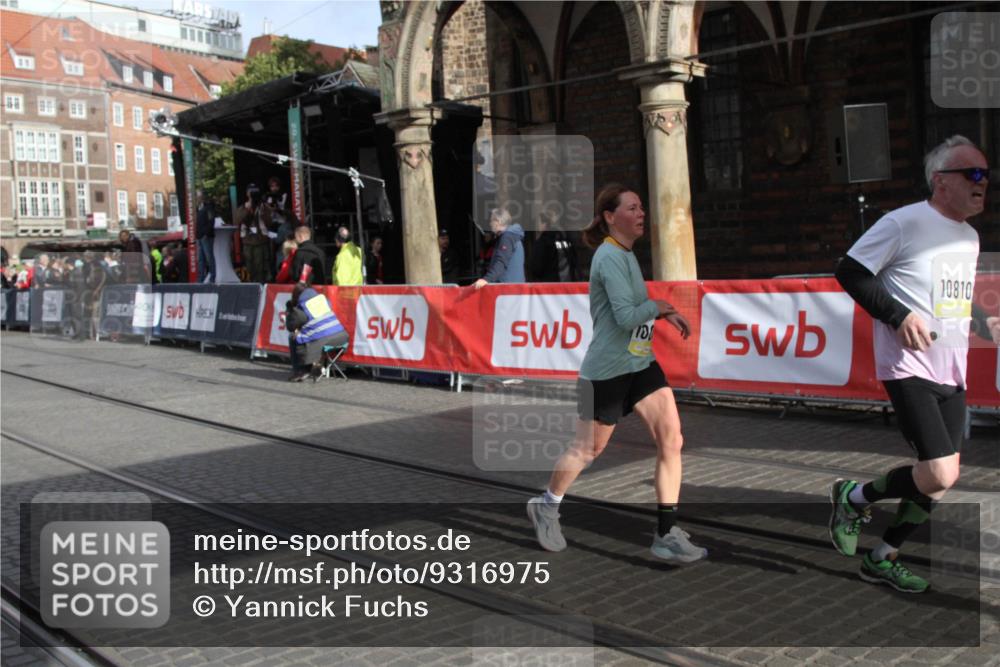 05.10.2025 - 20. swb-Marathon Bremen Yannick Fuchs http://msf.ph/oto/9316975 05.10.2025 10:54:34 Ziel 9367, 9392, 9633, 10032, 10178, 10810, 11045, 11089 meine-sportfotos.de