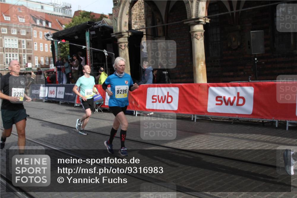 05.10.2025 - 20. swb-Marathon Bremen Yannick Fuchs http://msf.ph/oto/9316983 05.10.2025 10:54:50 Ziel 8326, 9282, 9295, 9436, 9591, 9754, 9776, 10007, 10487, 10770, 11163, 11276 meine-sportfotos.de