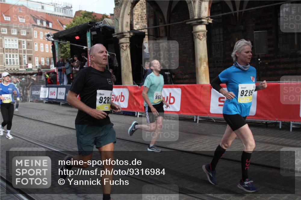 05.10.2025 - 20. swb-Marathon Bremen Yannick Fuchs http://msf.ph/oto/9316984 05.10.2025 10:54:50 Ziel 8326, 9282, 9295, 9436, 9591, 9754, 9776, 10007, 10487, 10770, 11163, 11276 meine-sportfotos.de
