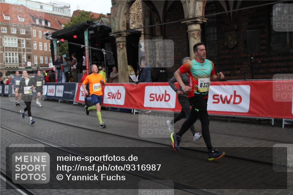 05.10.2025 - 20. swb-Marathon Bremen Yannick Fuchs http://msf.ph/oto/9316987 05.10.2025 10:54:53 Ziel 8326, 9436, 9560, 9754, 9776, 10024, 10232, 10233, 10487, 10609, 10770, 11163, 11276, 11373 meine-sportfotos.de