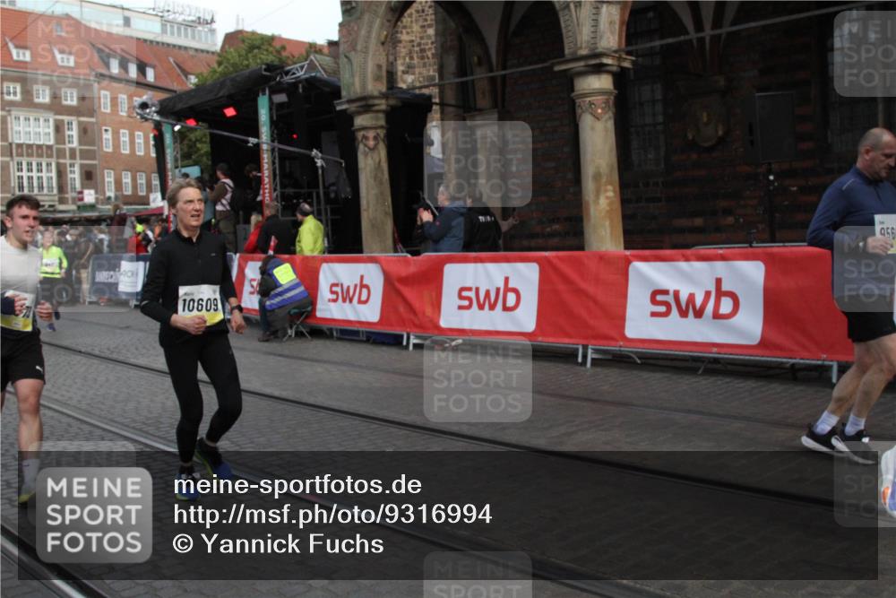 05.10.2025 - 20. swb-Marathon Bremen Yannick Fuchs http://msf.ph/oto/9316994 05.10.2025 10:54:58 Ziel 9427, 9560, 9570, 10024, 10231, 10609, 11373, 11470 meine-sportfotos.de