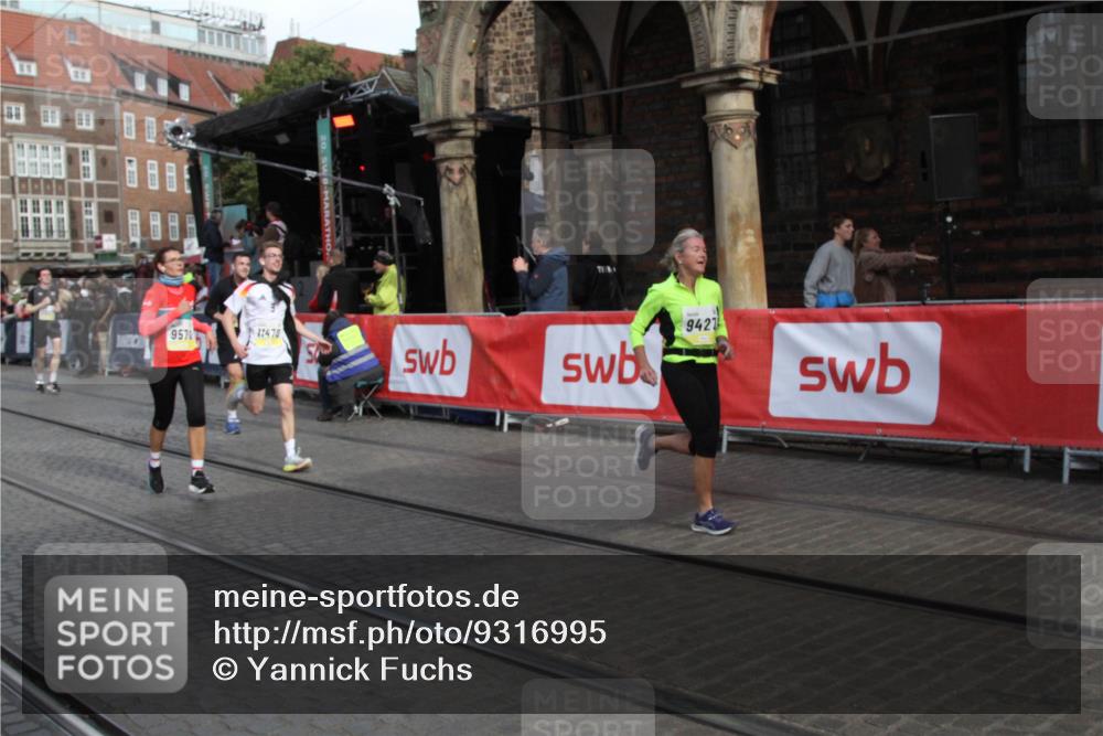 05.10.2025 - 20. swb-Marathon Bremen Yannick Fuchs http://msf.ph/oto/9316995 05.10.2025 10:55:01 Ziel 9427, 9570, 10231, 11320, 11470, 11507, 11523 meine-sportfotos.de