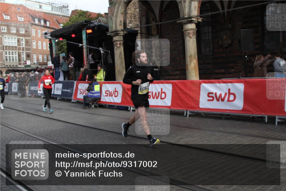 05.10.2025 - 20. swb-Marathon Bremen Yannick Fuchs http://msf.ph/oto/9317002 05.10.2025 10:55:10 Ziel 10014, 10180, 10307, 10920, 11317, 11363 meine-sportfotos.de