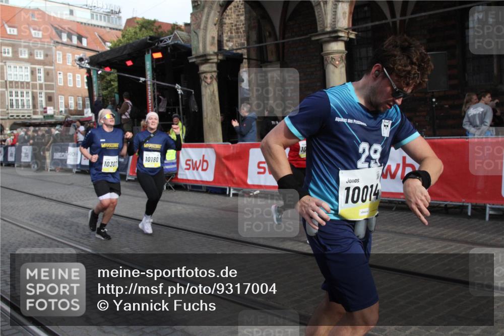 05.10.2025 - 20. swb-Marathon Bremen Yannick Fuchs http://msf.ph/oto/9317004 05.10.2025 10:55:12 Ziel 9176, 10014, 10034, 10180, 10307, 10920, 11317 meine-sportfotos.de