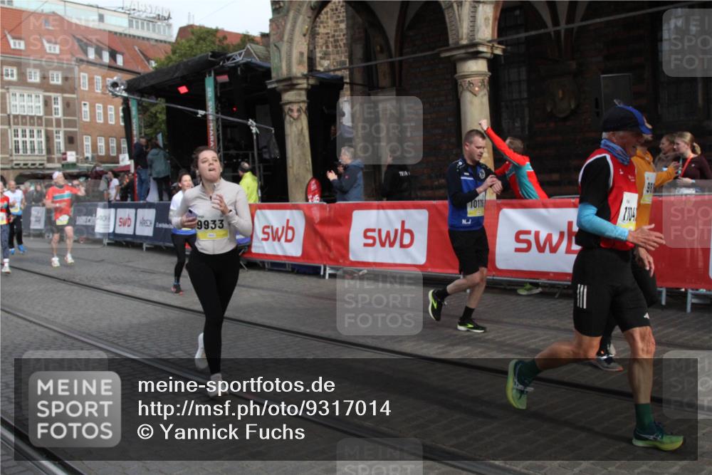 05.10.2025 - 20. swb-Marathon Bremen Yannick Fuchs http://msf.ph/oto/9317014 05.10.2025 10:55:24 Ziel 9201, 9350, 9514, 9654, 9881, 9933, 10116, 10260, 10970, 11042, 11115, 11431, 11702 meine-sportfotos.de