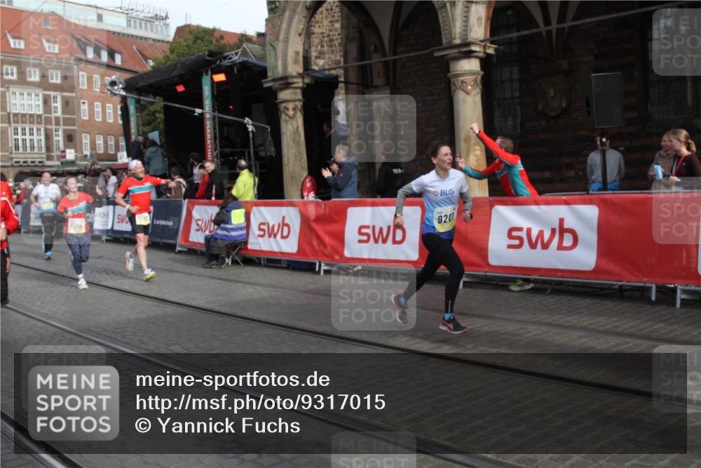 05.10.2025 - 20. swb-Marathon Bremen Yannick Fuchs http://msf.ph/oto/9317015 05.10.2025 10:55:25 Ziel 9201, 9350, 9514, 9654, 9933, 10116, 10260, 10970, 11115, 11380, 11431, 11702 meine-sportfotos.de