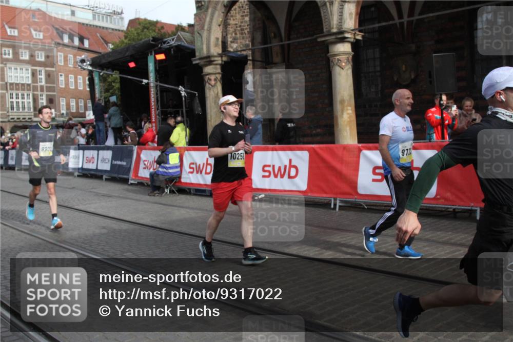 05.10.2025 - 20. swb-Marathon Bremen Yannick Fuchs http://msf.ph/oto/9317022 05.10.2025 10:55:31 Ziel 9722, 9856, 9902, 10111, 10256, 11025, 11380 meine-sportfotos.de