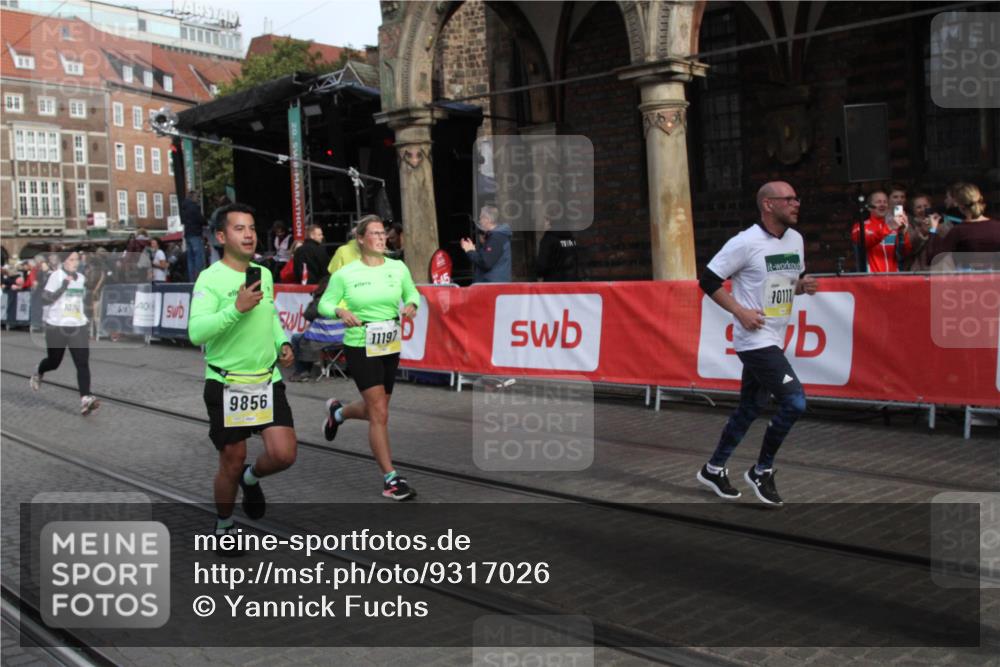 05.10.2025 - 20. swb-Marathon Bremen Yannick Fuchs http://msf.ph/oto/9317026 05.10.2025 10:55:36 Ziel 9492, 9856, 10111, 10262, 10745, 10757, 11025, 11197 meine-sportfotos.de