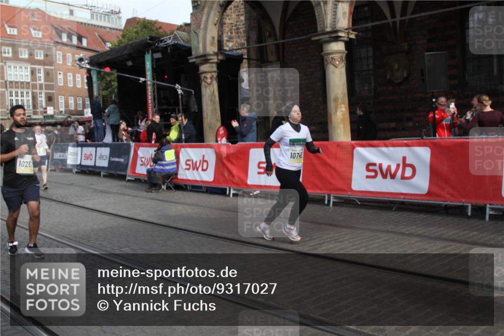 05.10.2025 - 20. swb-Marathon Bremen Yannick Fuchs http://msf.ph/oto/9317027 05.10.2025 10:55:38 Ziel 9492, 9720, 10107, 10195, 10262, 10745, 10757, 11197 meine-sportfotos.de