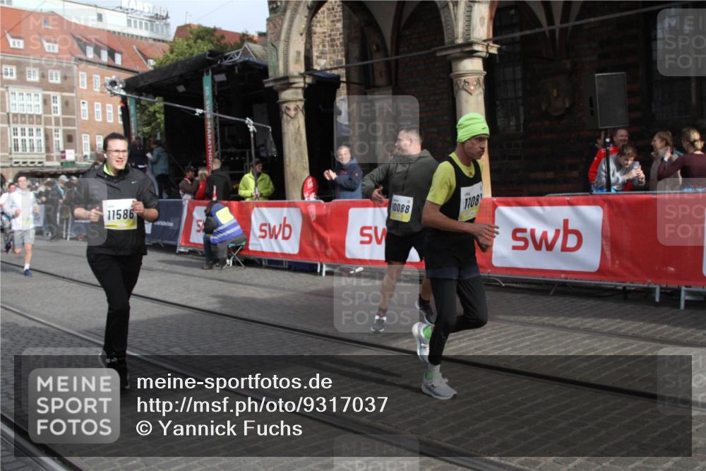 05.10.2025 - 20. swb-Marathon Bremen Yannick Fuchs http://msf.ph/oto/9317037 05.10.2025 10:55:48 Ziel 9621, 9882, 10088, 10287, 10323, 10653, 10800, 11081, 11249, 11586, 11624 meine-sportfotos.de