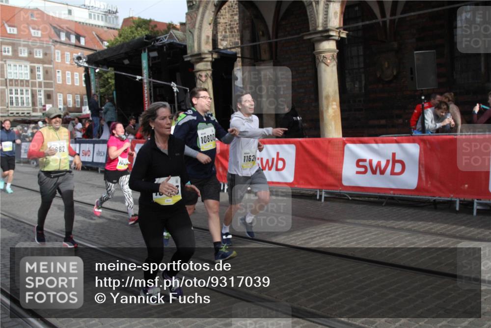 05.10.2025 - 20. swb-Marathon Bremen Yannick Fuchs http://msf.ph/oto/9317039 05.10.2025 10:55:51 Ziel 9521, 9621, 9882, 10253, 10287, 10323, 10385, 10653, 10800, 11249, 11624 meine-sportfotos.de