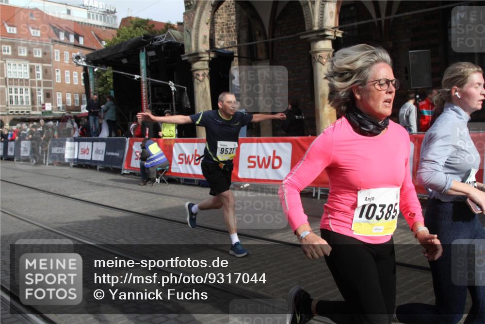 05.10.2025 - 20. swb-Marathon Bremen Yannick Fuchs http://msf.ph/oto/9317044 05.10.2025 10:55:55 Ziel 9521, 10253, 10385, 10610, 11052, 11439 meine-sportfotos.de