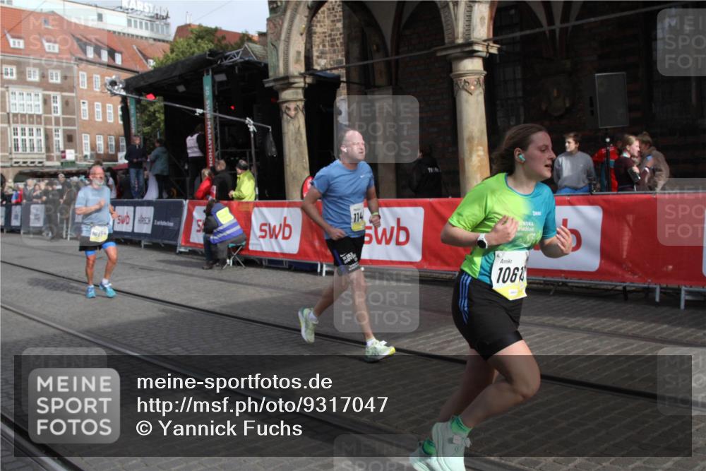 05.10.2025 - 20. swb-Marathon Bremen Yannick Fuchs http://msf.ph/oto/9317047 05.10.2025 10:55:59 Ziel 7147, 9871, 10610, 10654, 10921, 11439 meine-sportfotos.de