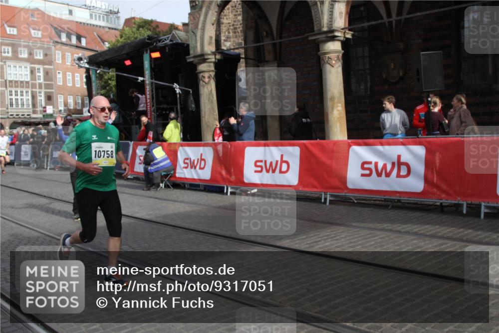 05.10.2025 - 20. swb-Marathon Bremen Yannick Fuchs http://msf.ph/oto/9317051 05.10.2025 10:56:05 Ziel 9541, 9950, 10015, 10394, 10641, 10675, 10758, 10959, 11148, 11626 meine-sportfotos.de