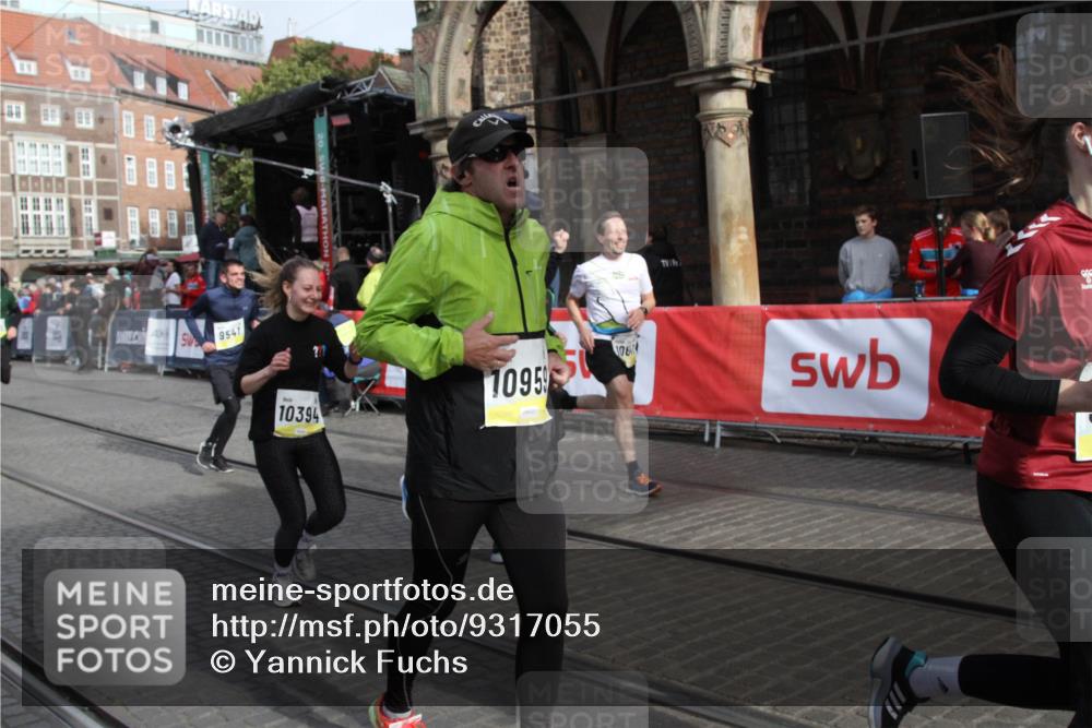 05.10.2025 - 20. swb-Marathon Bremen Yannick Fuchs http://msf.ph/oto/9317055 05.10.2025 10:56:09 Ziel 9541, 9811, 9950, 10006, 10394, 10641, 10664, 10675, 10959, 11095, 11620, 11626 meine-sportfotos.de