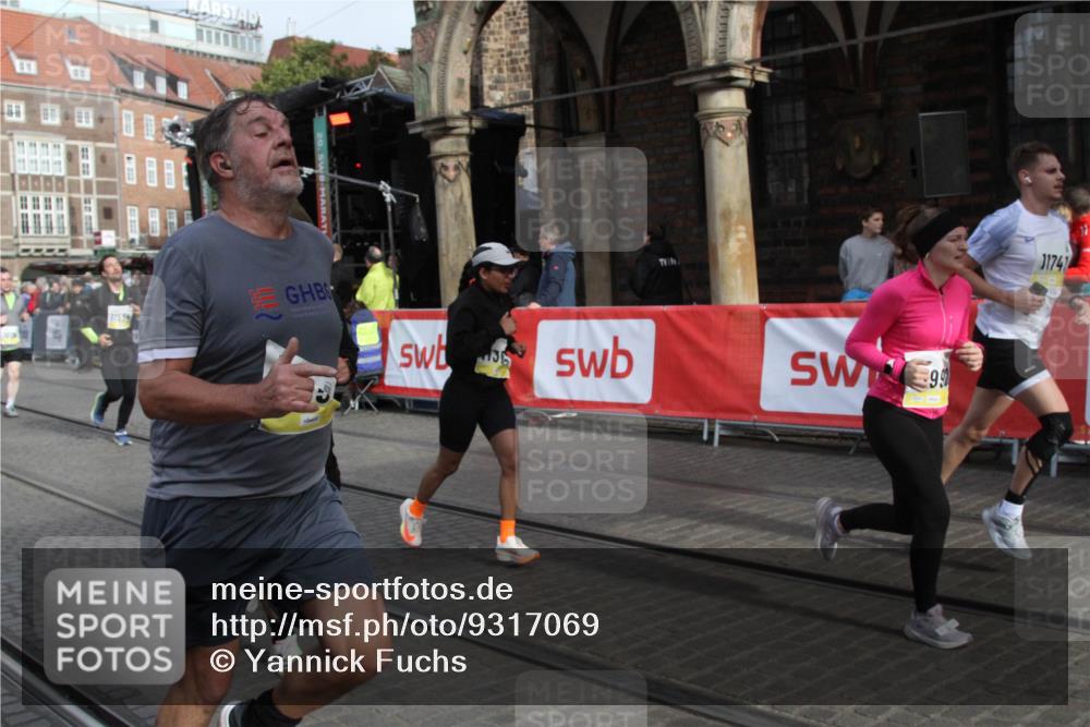 05.10.2025 - 20. swb-Marathon Bremen Yannick Fuchs http://msf.ph/oto/9317069 05.10.2025 10:56:21 Ziel 9258, 10196, 10992, 11364, 11554, 11741 meine-sportfotos.de