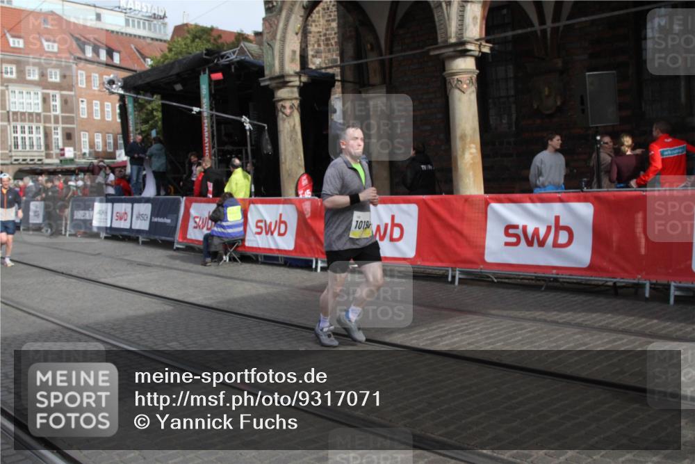 05.10.2025 - 20. swb-Marathon Bremen Yannick Fuchs http://msf.ph/oto/9317071 05.10.2025 10:56:25 Ziel 9783, 10028, 10191, 10196, 10424, 10590, 11662 meine-sportfotos.de