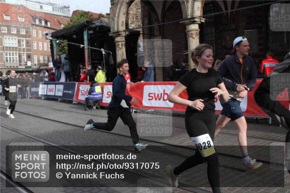 05.10.2025 - 20. swb-Marathon Bremen Yannick Fuchs http://msf.ph/oto/9317075 05.10.2025 10:56:28 Ziel 9424, 9783, 9932, 10028, 10191, 10387, 10424, 10546, 10590, 11662, 11723 meine-sportfotos.de