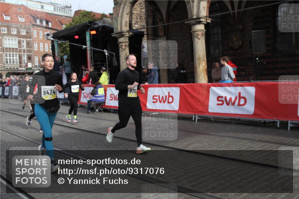 05.10.2025 - 20. swb-Marathon Bremen Yannick Fuchs http://msf.ph/oto/9317076 05.10.2025 10:56:30 Ziel 9424, 9783, 9790, 9932, 10005, 10179, 10387, 10546, 11723 meine-sportfotos.de