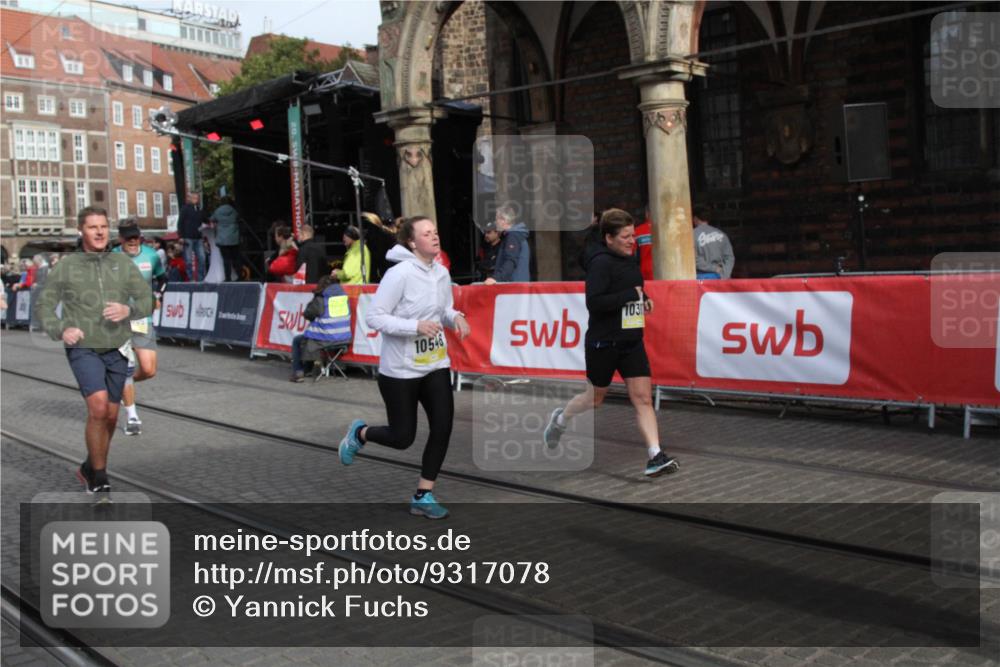 05.10.2025 - 20. swb-Marathon Bremen Yannick Fuchs http://msf.ph/oto/9317078 05.10.2025 10:56:33 Ziel 9790, 9932, 10005, 10179, 10387, 10546, 10648, 11100, 11253, 11571 meine-sportfotos.de